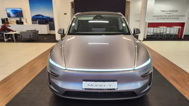 Tesla se opět vrátila k běžným blinkrům a snaží se být komfortní