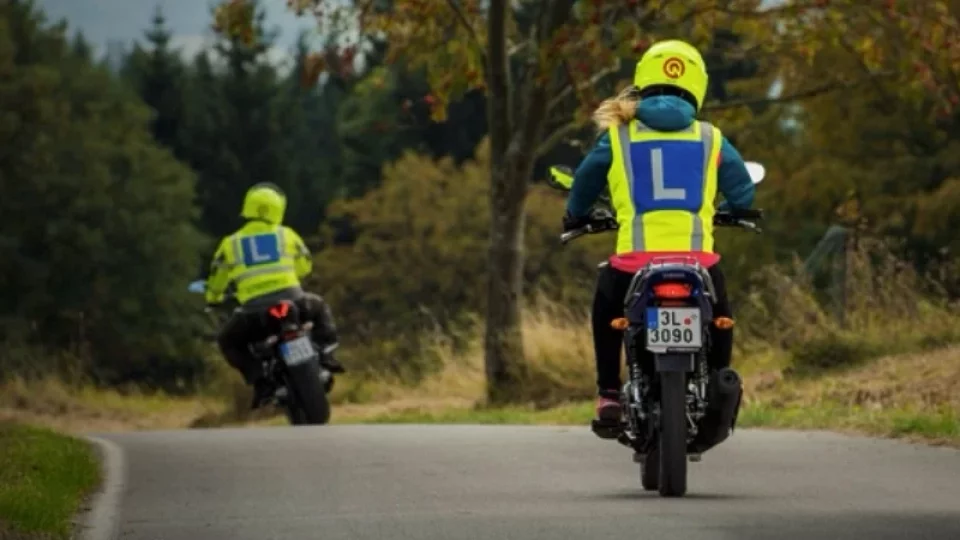 Autoškola - Předjíždění motocyklů