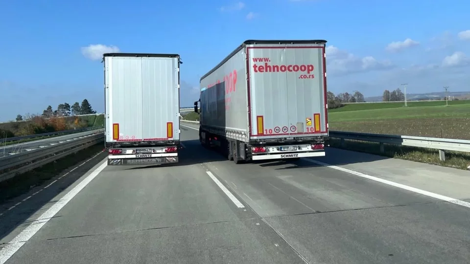 Předjíždění kamionů