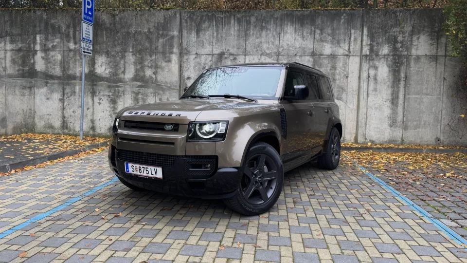 Land Rover Defender 110