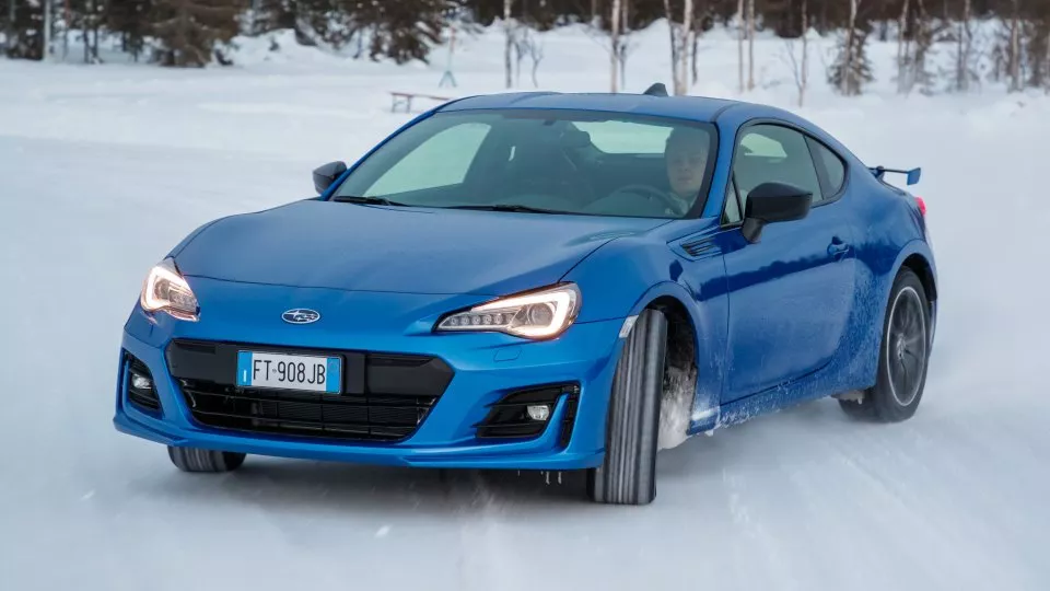 Subaru BRZ v driftu