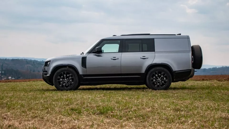 Land Rover Defender Outbound