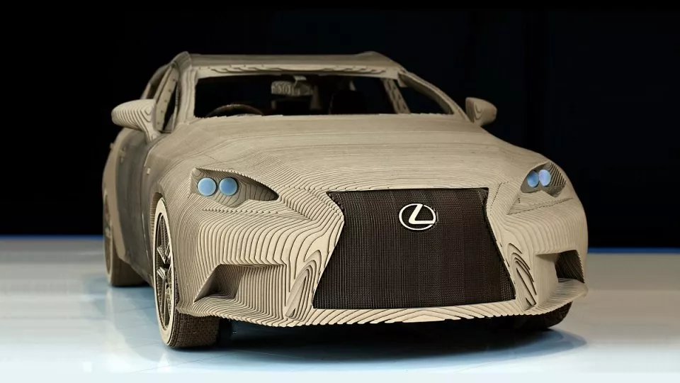 Lexus z kartonu