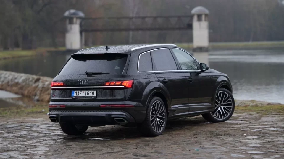 Prohlédněte si galerii současné Audi Q7