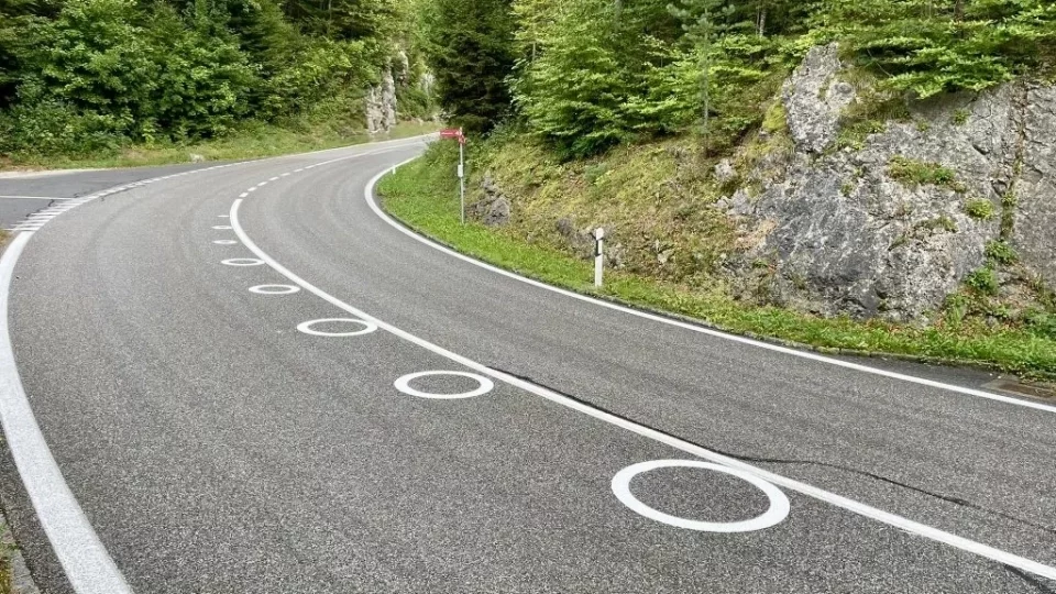 Kruhy na silnici/dopravní značka