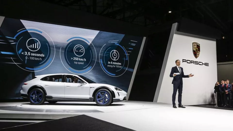 Porsche Mission E Cross Turismo 