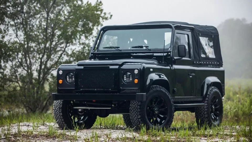 Land Rover Defender 14