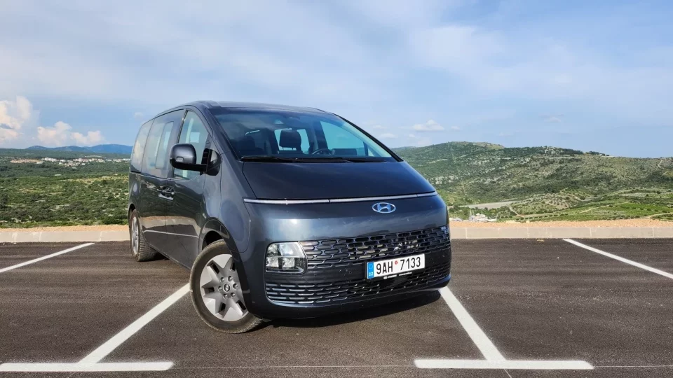 Hyundai Staria