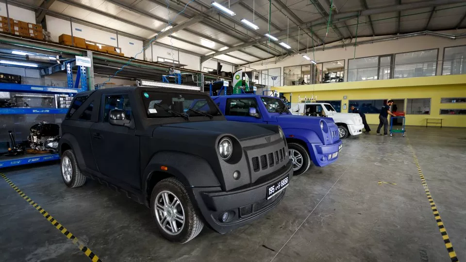 Jeep se spářil s Trabantem. Výsledek nerozbijete c