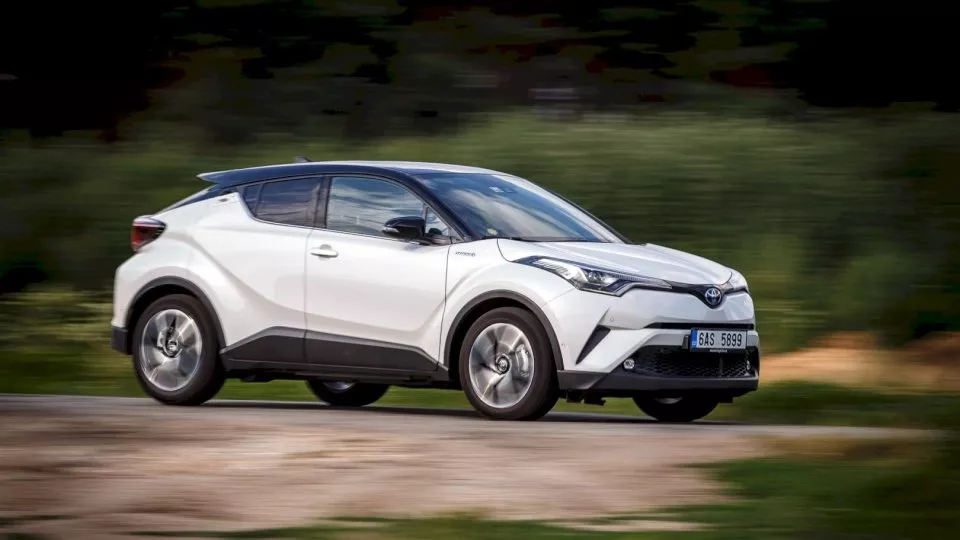 Toyota C-HR Hybrid 3 27