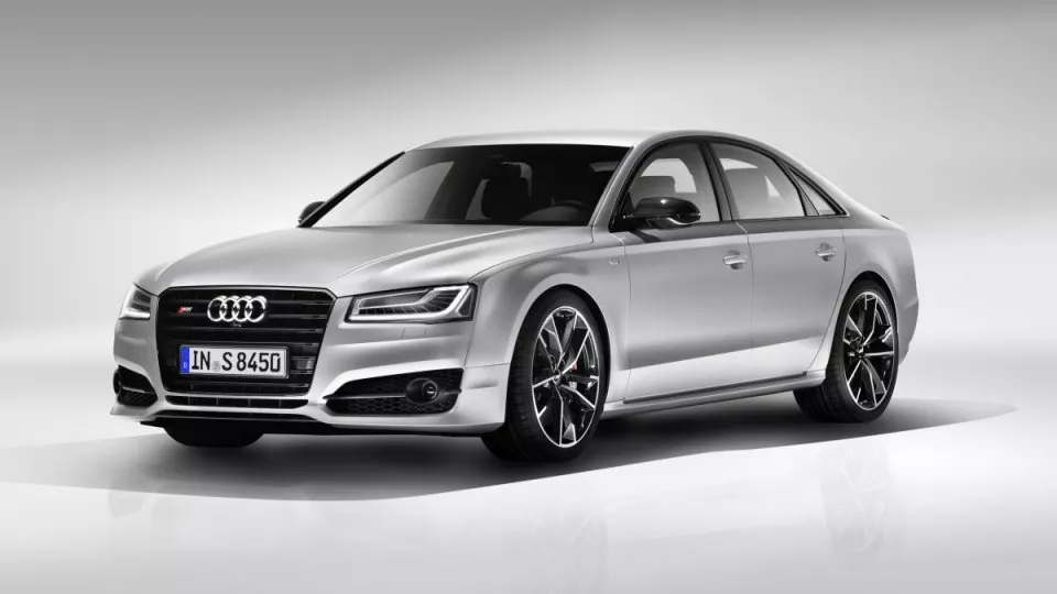 Audi S8 Plus.