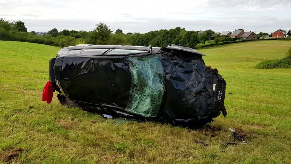 Děsivé záběry z nehody ve 200 km/h