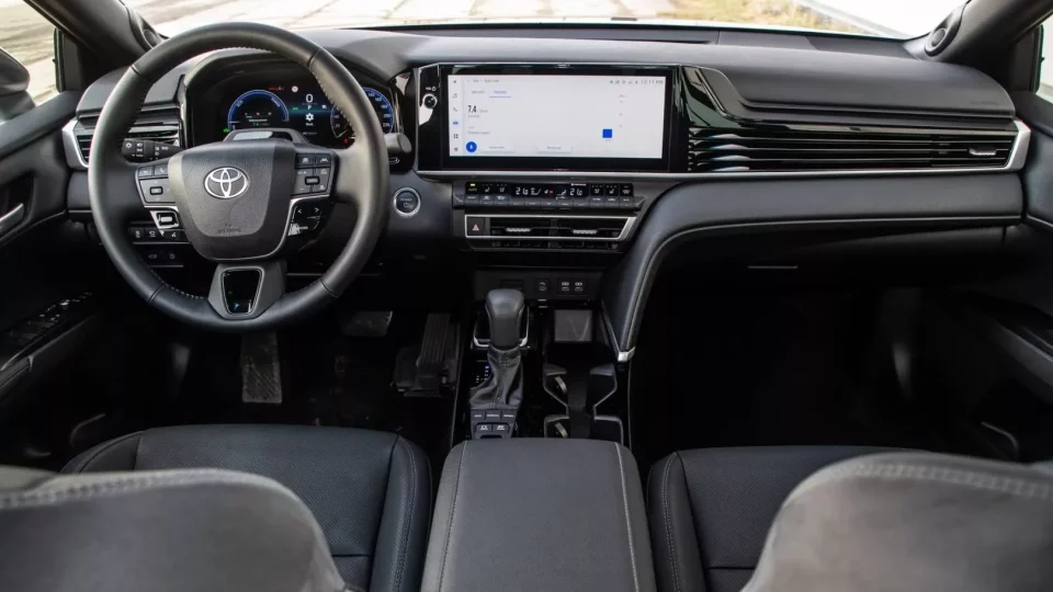 Test Toyota Camry 2024
