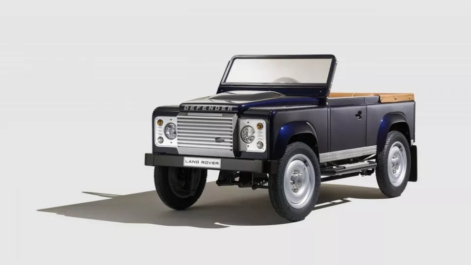 šlapací Land Rover Defender.