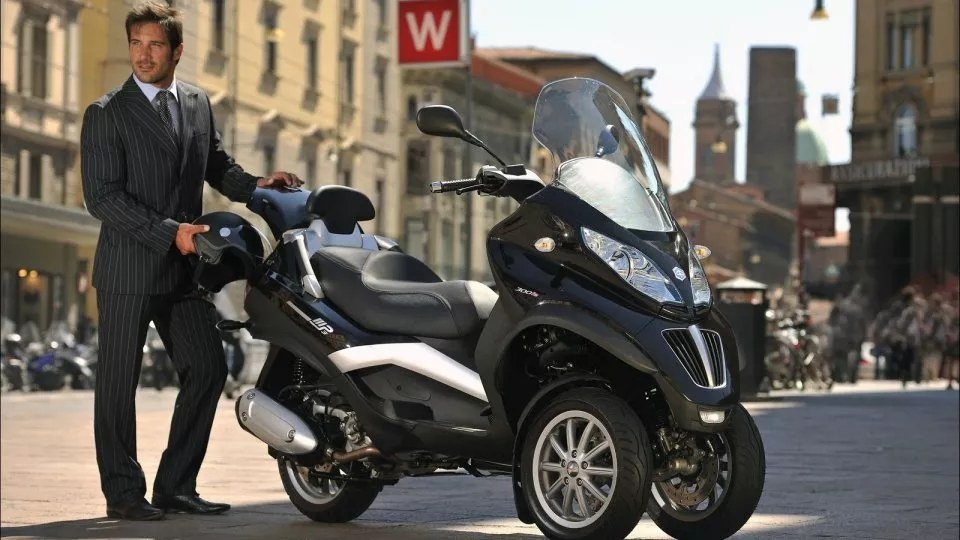 Piaggio MP3 300