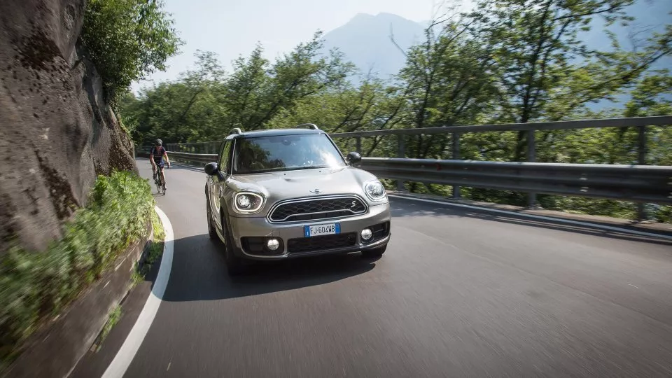 MINI Countryman je prvním hybridem značky.