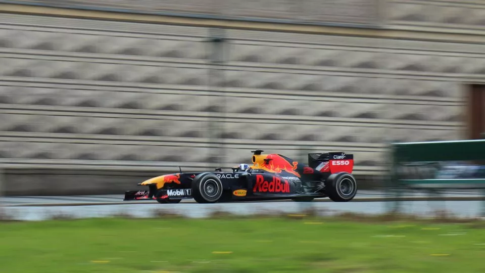 Formule 1 stáje Red Bull v Praze u Pražského hradu