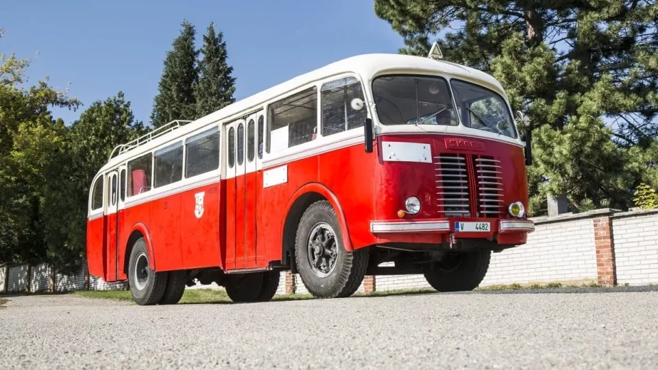 Škoda 706 RO (1947).