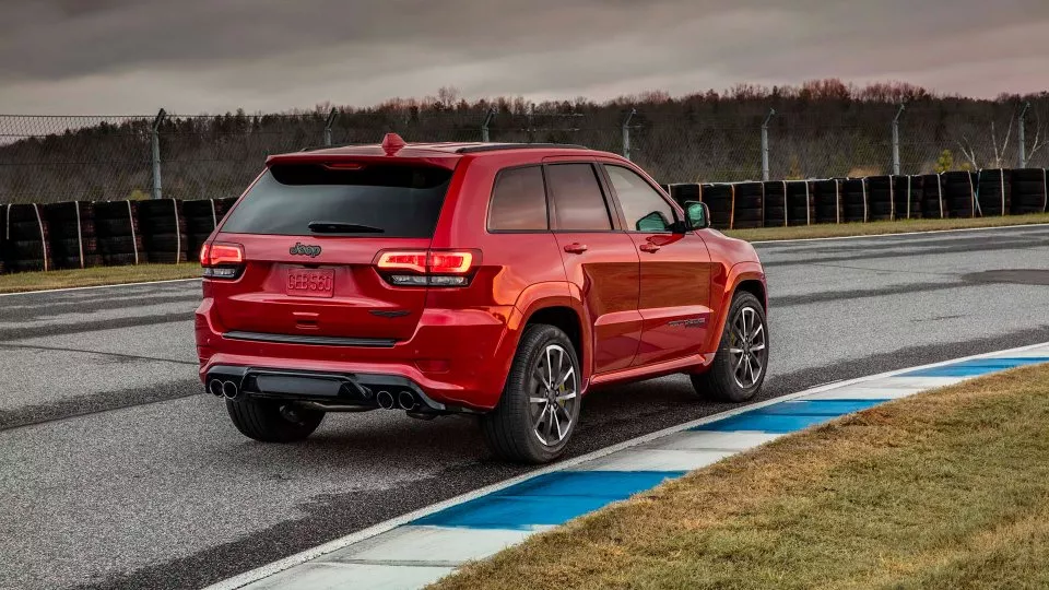 Jeep Grand Cherokee SRT zvládá stovku za 4,9 sekun