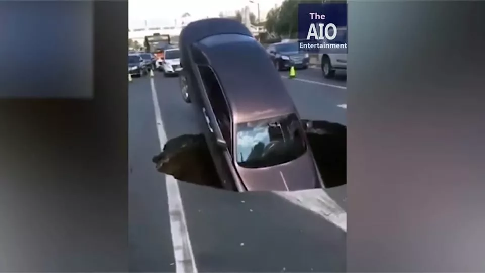 Spousta těžké luxusní výbavy se pro Rolls-Royce Gh