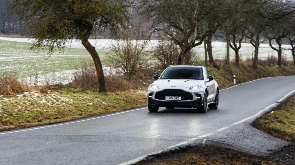 Aston Martin DBX S