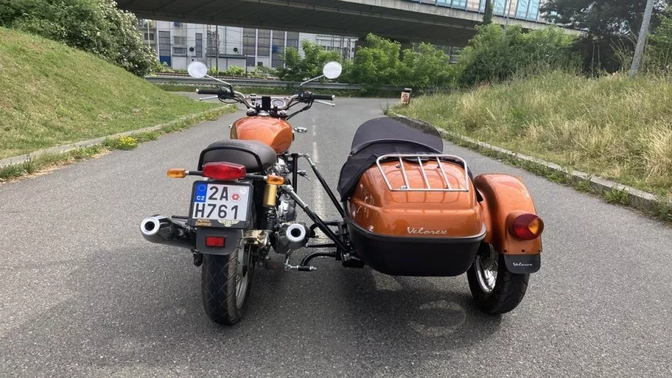 Royal Enfield Interceptor + Velorex 563