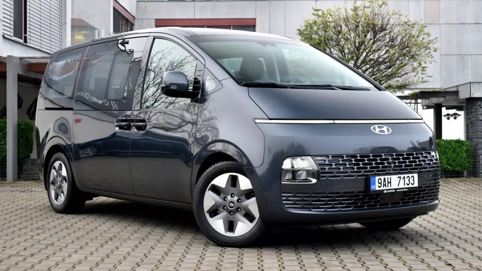 Hyundai Staria Tour