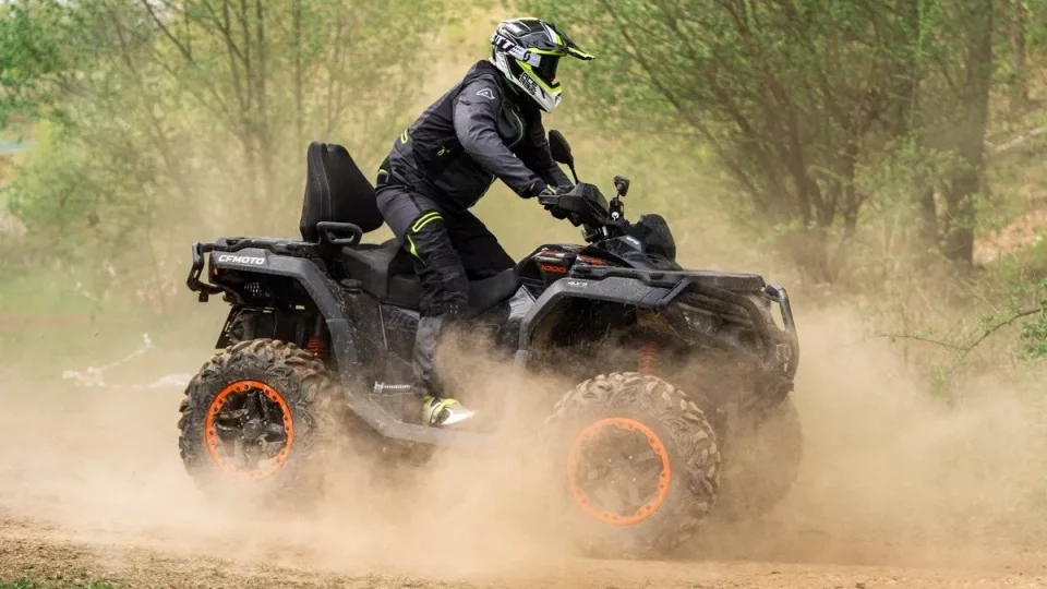 CFMOTO CFORCE 850 a CFORCE 1000