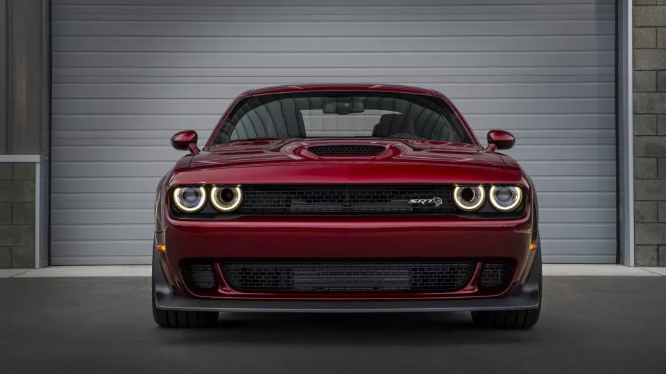 Dodge Challenger Hellcat s paketem Widebody.