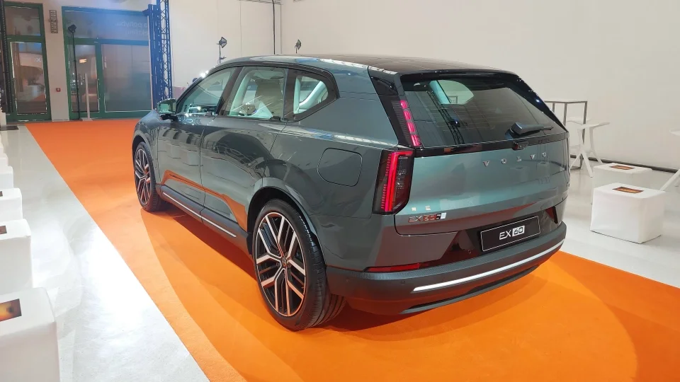 Volvo EX60