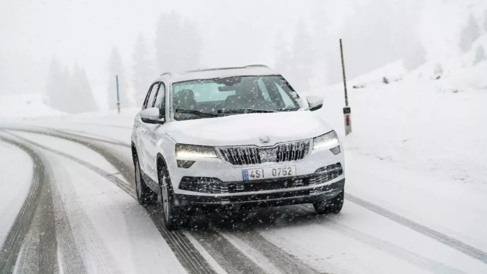 Škoda Karoq ve sněhu, jízda sníh