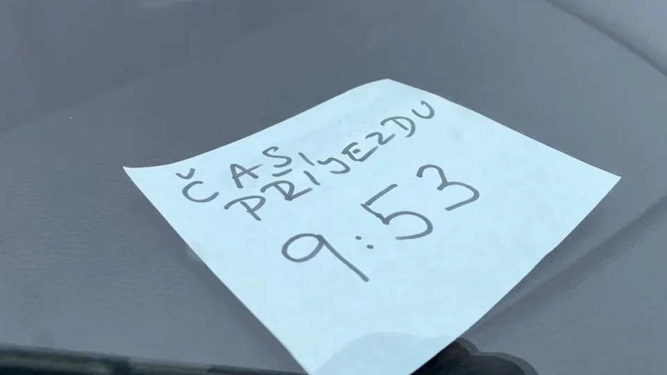 Papírek místo parkovacího kotouče