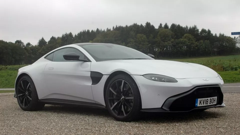 Aston Martin Vantage 