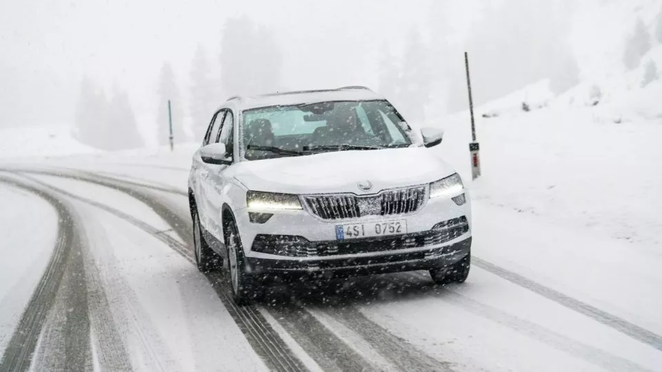 Škoda Karoq ve sněhu, jízda sníh