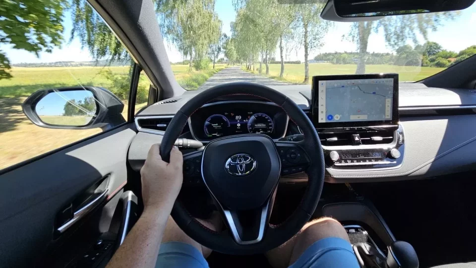 Toyota Corolla sedan 1.8 Hybrid GR Sport