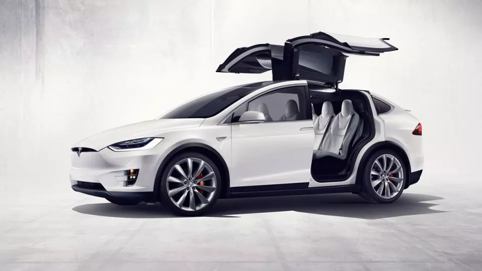 Tesla Model X má křídla