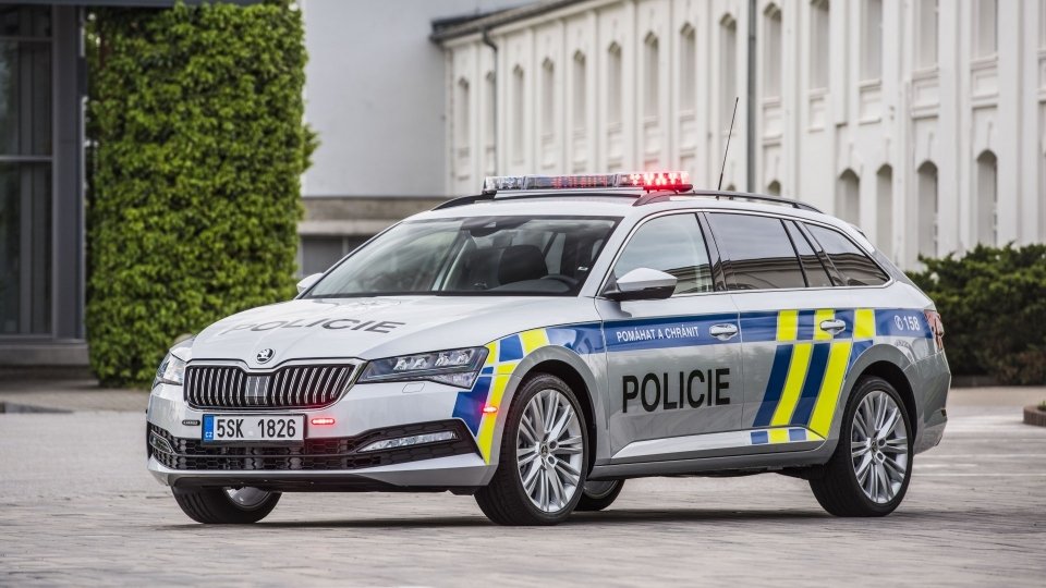 Škoda Superb Combi policejní