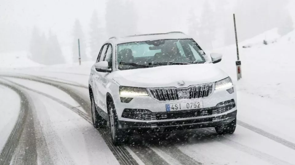 Škoda Karoq ve sněhu, jízda sníh