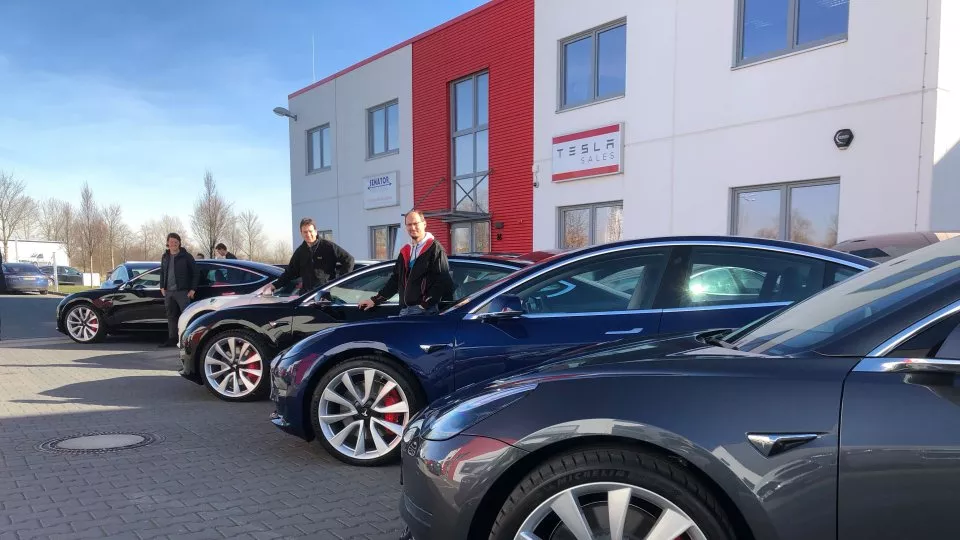 tesla servis