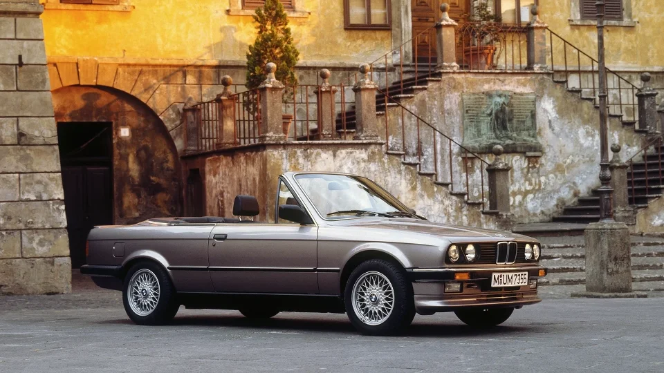 BMW řady 3 E30 Cabrio