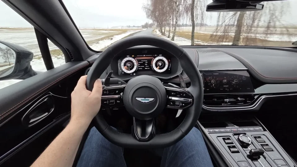 Aston Martin DBX S