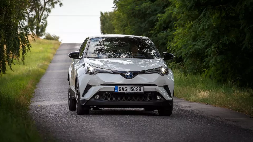 Toyota C-HR Hybrid 3 36