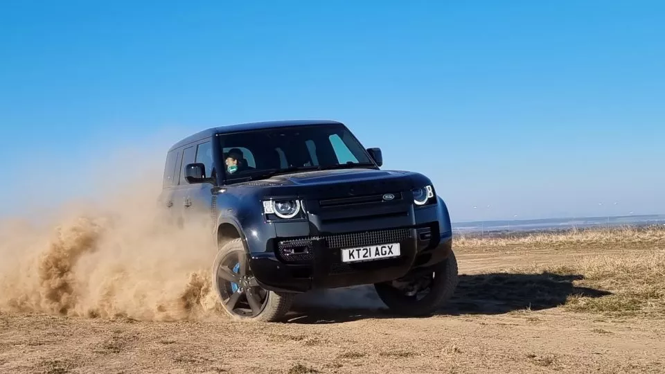 Land Rover Defender V8 Bond Edition