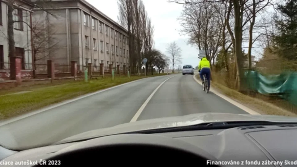 Předjíždění cyklisty