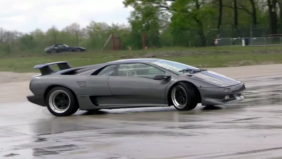 Zkrotit Lamborghini Diablo není nic jednoduchého.