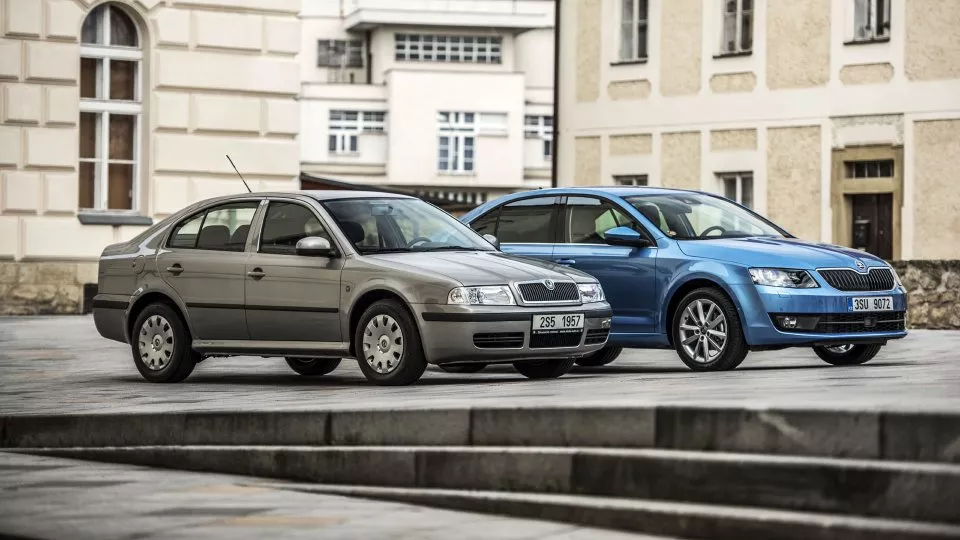 Škoda Octavia v první a třetí generaci.