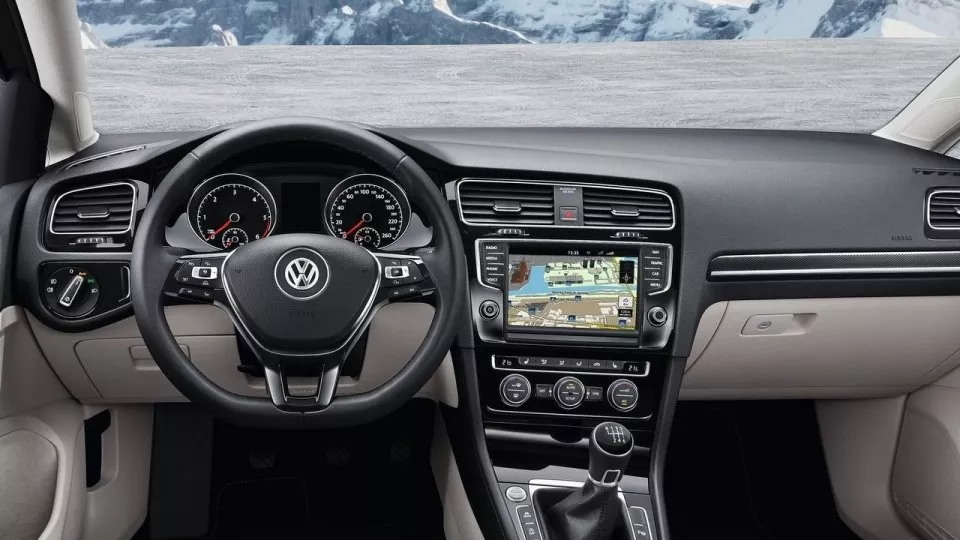 Volkswagen Golf interiér