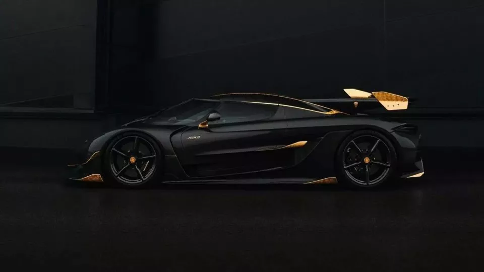 Koenigsegg Jesko potažený 24karátovým zlatem