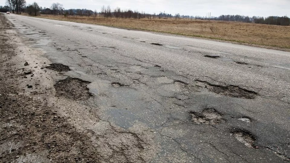 Známe nejhorší silnice Česka. Smutný vítěz je znov