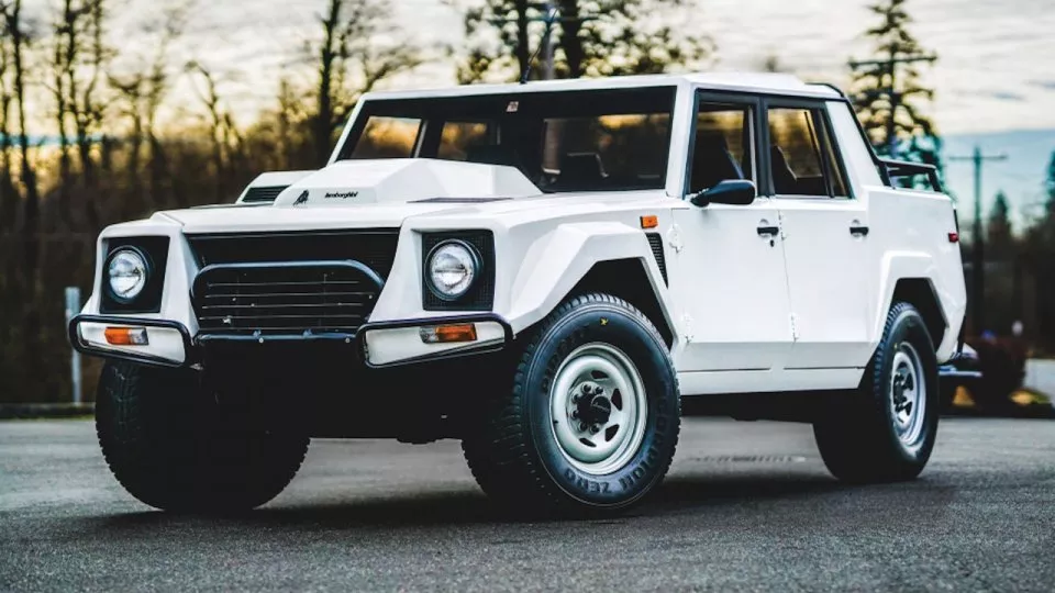 Lamborghini LM 002